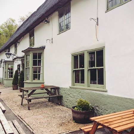 Отель Hambro Arms Milton Abbas Экстерьер фото