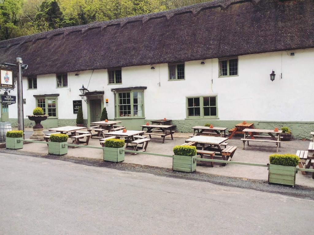 Отель Hambro Arms Milton Abbas Экстерьер фото