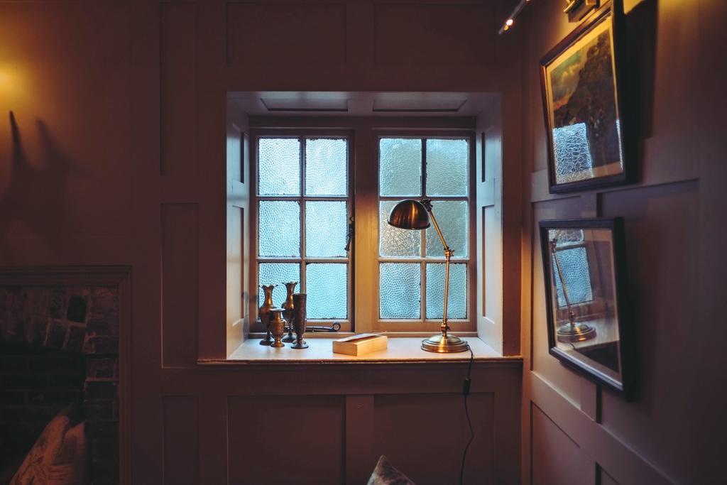 Отель Hambro Arms Milton Abbas Экстерьер фото