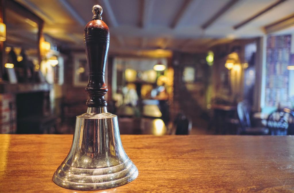 Отель Hambro Arms Milton Abbas Экстерьер фото